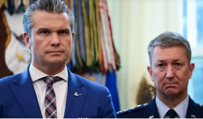 Pentagon Beri Tahu Trump Bahwa Militer AS Siap Serang Iran